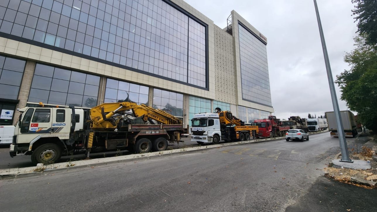 Mobil Vinç Merkezde Tamir Onarım Bakım Servisi | AYES Hidrolik Makina 